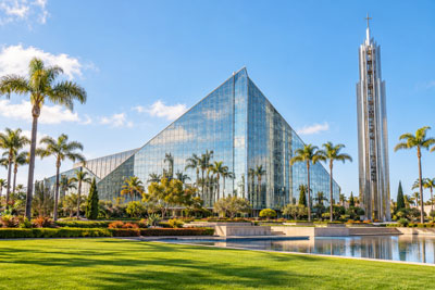 Garden-Grove’s-Mirrored-Glass-Cathedral-4